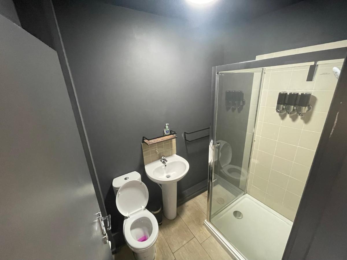 Town Center Willow Apartment - Sleeps Up To 10 - Dogs Welcome - 2 Minutes From Train Station Blackpool Exteriör bild