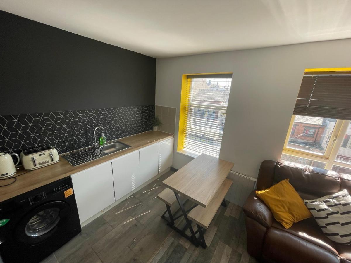 Town Center Willow Apartment - Sleeps Up To 10 - Dogs Welcome - 2 Minutes From Train Station Blackpool Exteriör bild