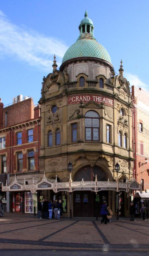 Town Center Willow Apartment - Sleeps Up To 10 - Dogs Welcome - 2 Minutes From Train Station Blackpool Exteriör bild