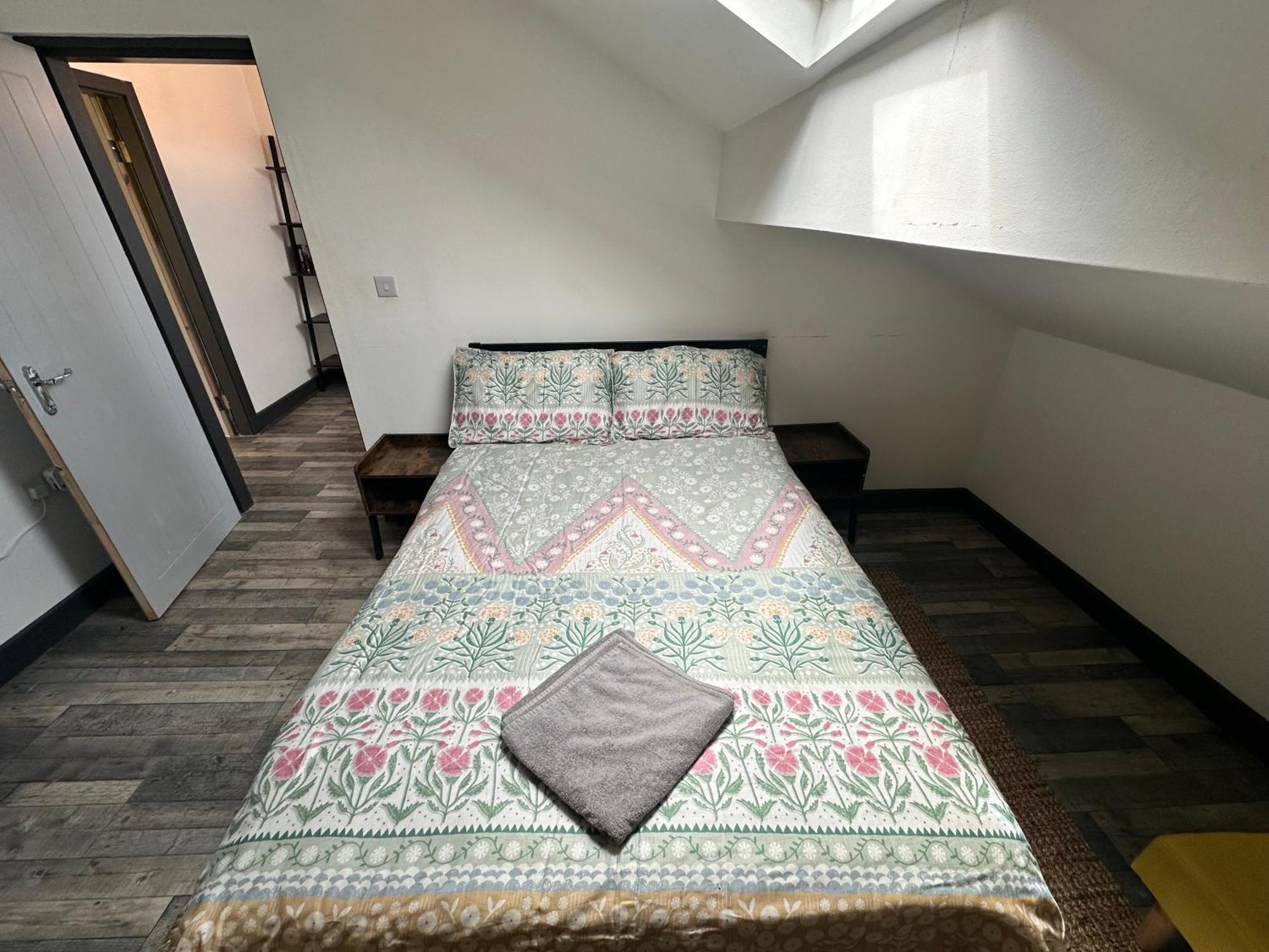Town Center Willow Apartment - Sleeps Up To 10 - Dogs Welcome - 2 Minutes From Train Station Blackpool Exteriör bild